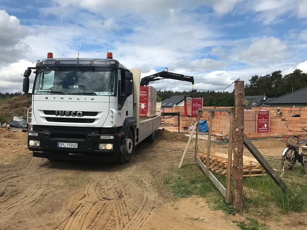 HDS — załadunek materiałów budowlanych